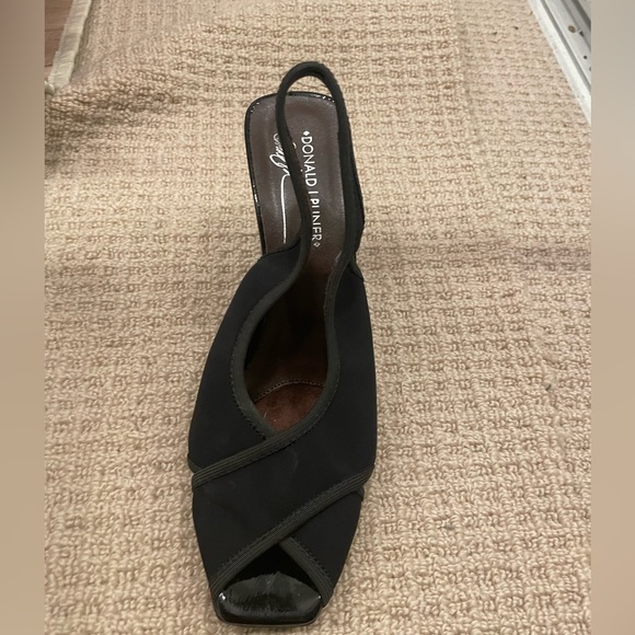 Open toe open back sandal / shoe. Stretchable fabric ensures excellent fit. - Picture 3 of 3